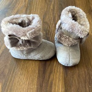 Gray baby boots. Size 6-12 months. They have never been worn. Great condition